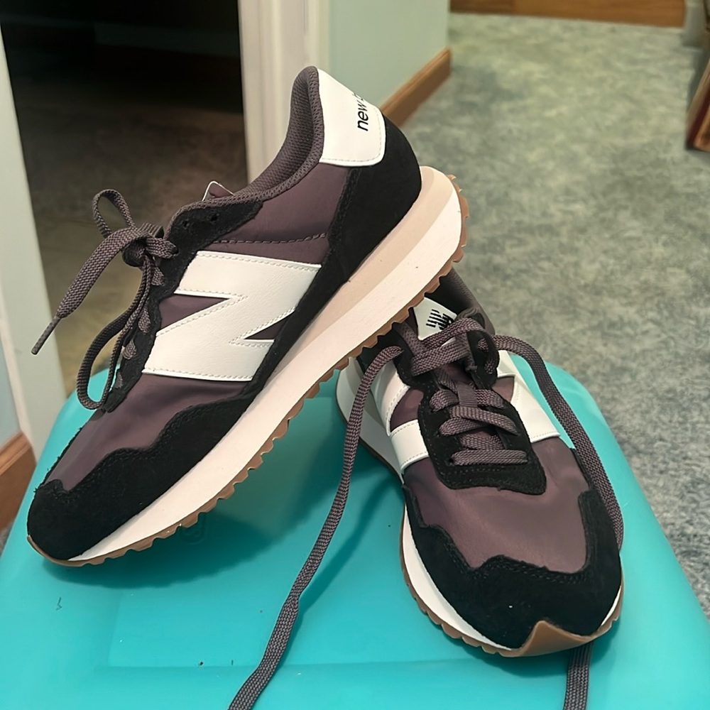 New Balance 237 - Black and White - BRAND NEW NO BOX - Size 7.5